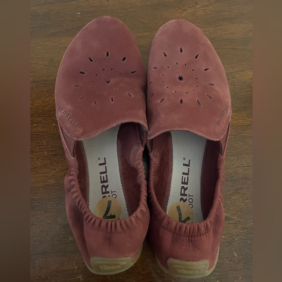 Merrell Women's Burgundy Flats NWOT size 7 so comfy! - Picture 3 of 7